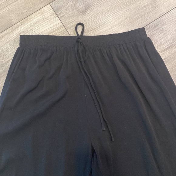2/$10  Shein Cropped Tie-up Cuff Pants - Picture 2 of 6